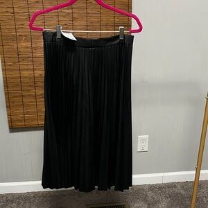 Elegant Black Pleated Skirt